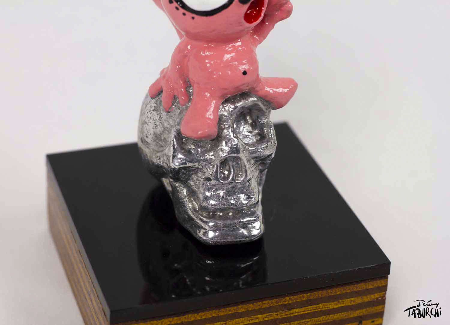 Sculpture of the Pink Cat in aluminum